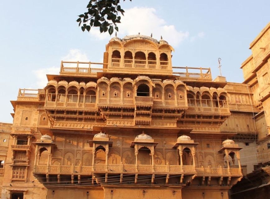 From Jaisalmer: Overnight Camping & Camel Safari in Khuri - Sunset at the dunes: your best light and your best patience test
