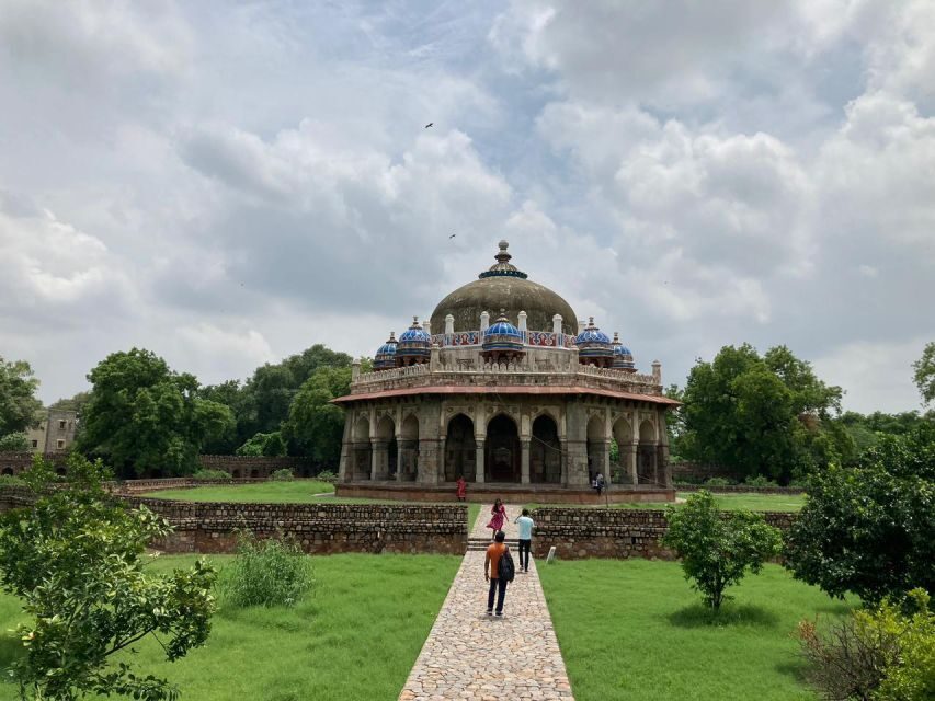 From New Delhi Airport : Guided Layover Old & New Delhi Tour - New Delhi monuments in a day: Humayun’s Tomb, Lotus Temple, and Qutb Minar