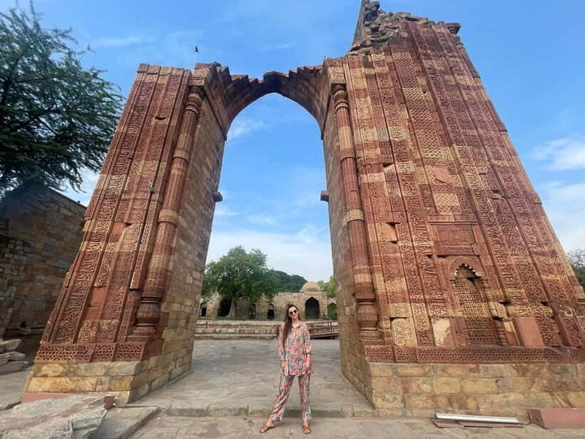 From New Delhi Airport : Guided Layover Old & New Delhi Tour - The final photo stops by car: India Gate, Rashtrapati Bhavan, and Parliament