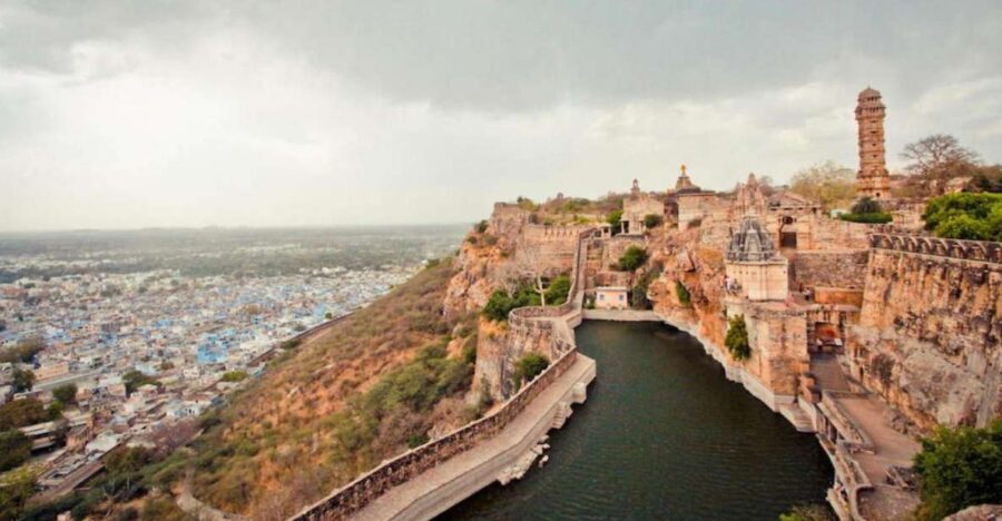 From Udaipur: Day Tour To Chittorgarh Fort with Transport - Chittorgarh Fort: the UNESCO site you explore at your pace