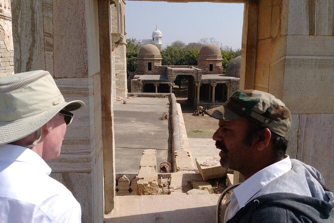 From Udaipur: Private Chittorgarh Tour sightseeing All Inclusive - Gaumukh Reservoir: a short stop that helps the day feel balanced