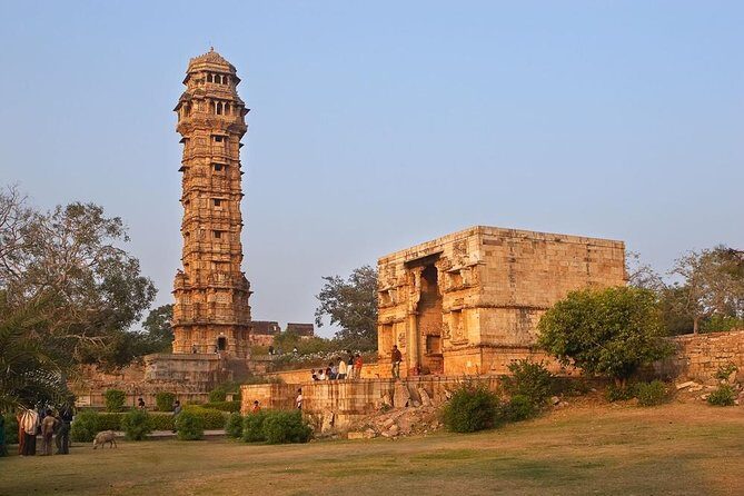 From Udaipur: Private Chittorgarh Tour sightseeing All Inclusive - Included tickets and private transport: where your money actually goes