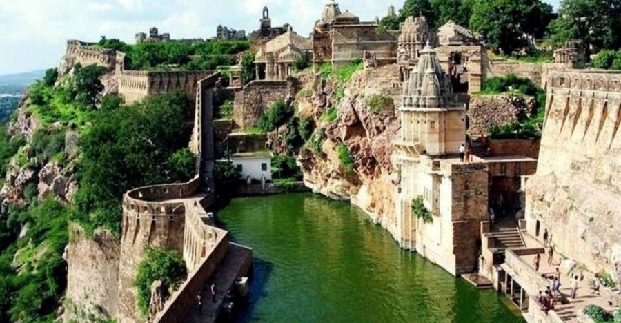 From Udaipur: Private Day Trip to Chittorgarh Fort - Walking the Walls: What You’ll See Up Close