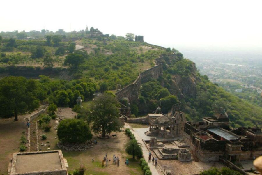 From Udaipur: Private Day Trip to Chittorgarh Fort - Chittorgarh Fort: UNESCO Grounds at Your Pace