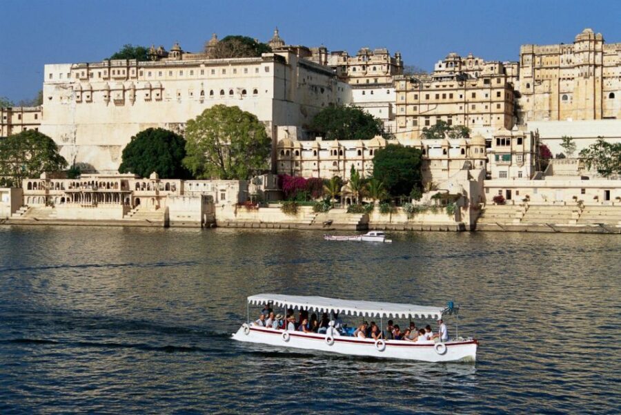 From Udaipur: Private Udaipur City of Lakes Sightseeing Tour - Lake Pichola Boat Ride to Jagmandir: The Scenic Heart of the Day