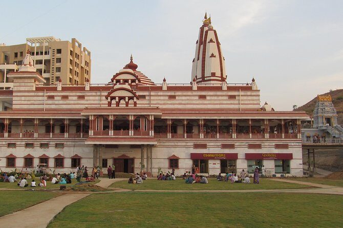 Full Day Cultural & Heritage Pune City Tour in Private Vehicle - Stop 1: Dagadusheth Halwai Ganapati Temple (A Spiritual Start)