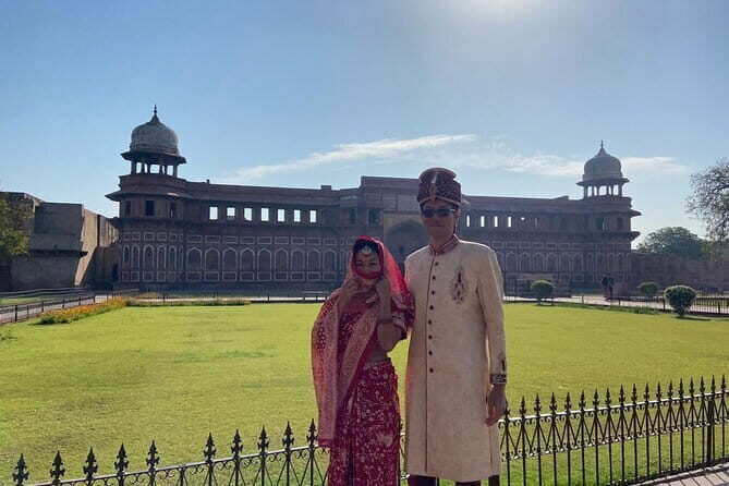 Full Day Delhi Local Sightseeing Tour with Guide - India Gate: war memory in the middle of the city