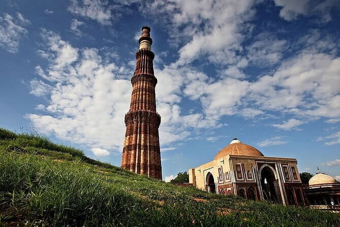 Full Day Delhi Local Sightseeing Tour with Guide - Red Fort and Jama Masjid: the Old Delhi power center