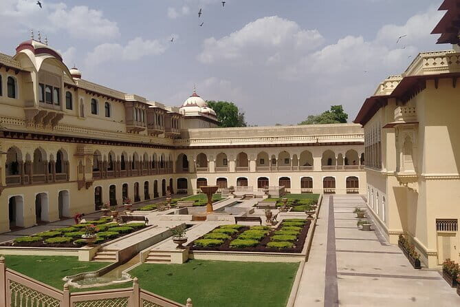 Full day Jaipur by car and Guide - Jantar Mantar + City Palace: the two big “why Jaipur” stops