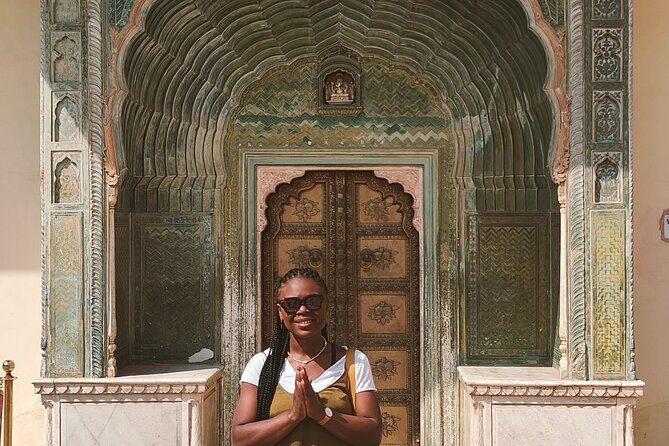 Full Day Jaipur (Pink City) Tour - Amber Fort: Hindu-Mughal Design on a Rugged Hill