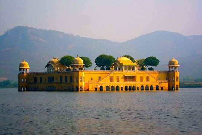 Full Day Jaipur (Pink City) Tour from Delhi by Express Train - The Delhi Morning: Pickup at 5:00 and Getting to Your Seat