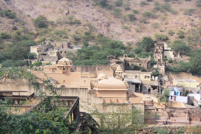 Full Day Jaipur sightseeing without Tickets - Stop 4: Jantar Mantar’s stone sundial and the naked-eye wow factor