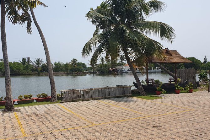 Full Day Kumbalangi Village Tour - Kallanchery Retreat Kumbalanghi: first steps into village life