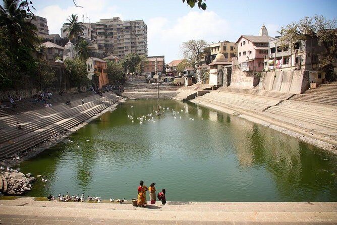 Full Day Mumbai Sightseeing Tour with Dharavi Slum - Shri Siddhivinayak Ganapati Mandir: When Worship Shapes the Visit