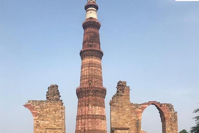 Full-Day Old and New Delhi Private Tour with Qutub Minar - Rickshaw lanes and handicraft shopping that feels part of the trip