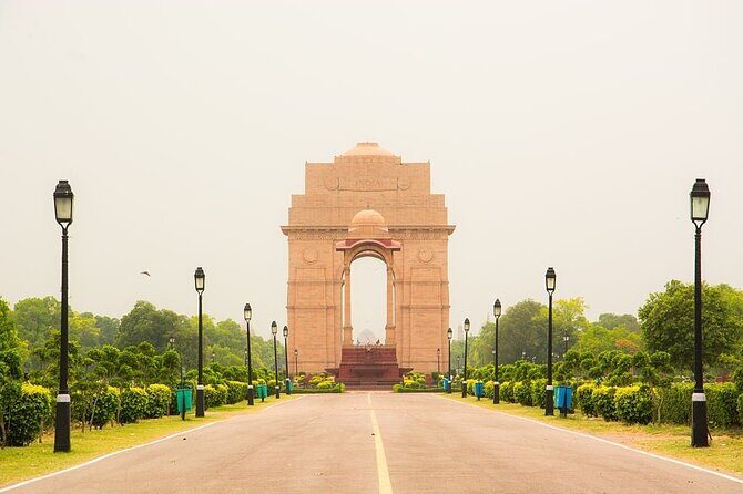 Full Day Old Delhi and New Delhi Tour - Red Fort: Mughal power in a single photo-friendly stop