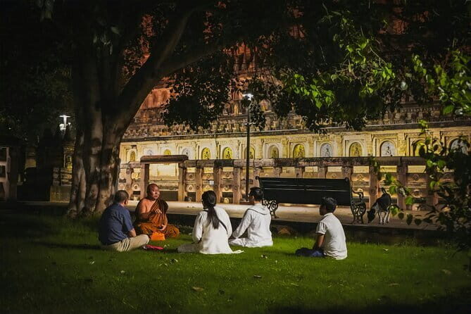 Full-Day Private Bodh Gaya Spirituality Tour from Varanasi - Great Buddha Statue: Big scale, simple symbolism