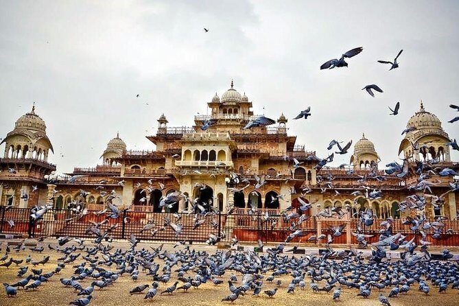 Full-Day Private Tour Heritage of Jaipur with Amber Fort - City Palace and Jantar Mantar: seeing Maharaja power two different ways