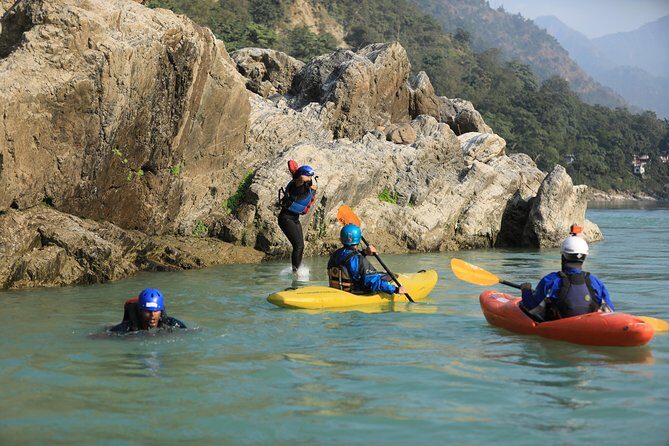 Full Day Rafting in Rishikesh - 35 Km. - The included break: snacks, optional swimming, and games by the river