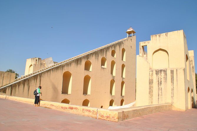 Full day sightseeing Jaipur - Hawa Mahal: windows made for breezes and secrecy