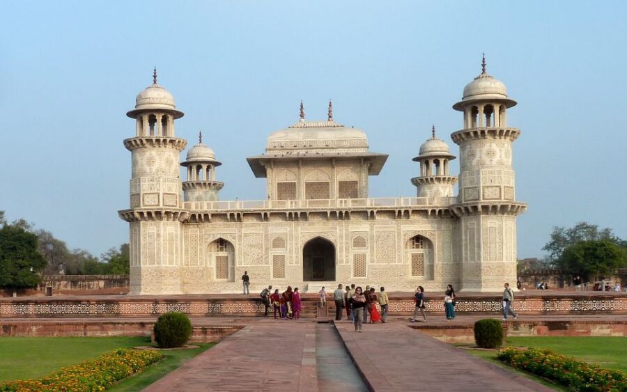 Full-Day Tour of Agra with Sunrise & Sunset at Taj Mahal - Private guide tips: when Deepa-style storytelling really helps