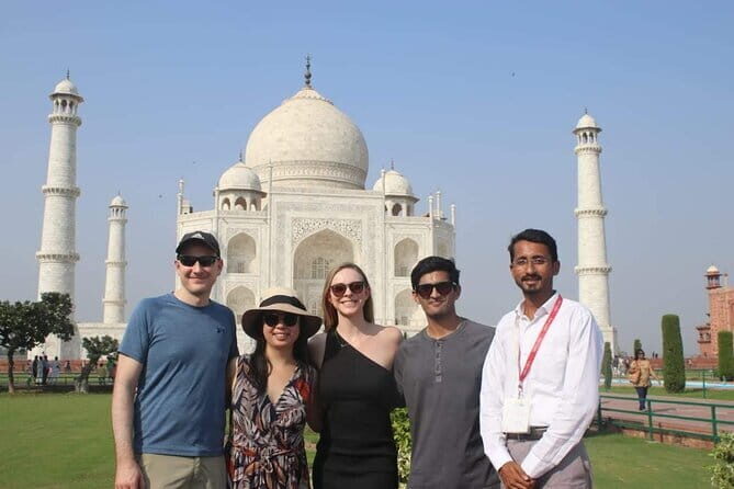 Full Day Tour of Delhi Including a Heritage Walk in Old Delhi - India Gate and Lutyens-style drive-bys: seeing the capital in 30 minutes