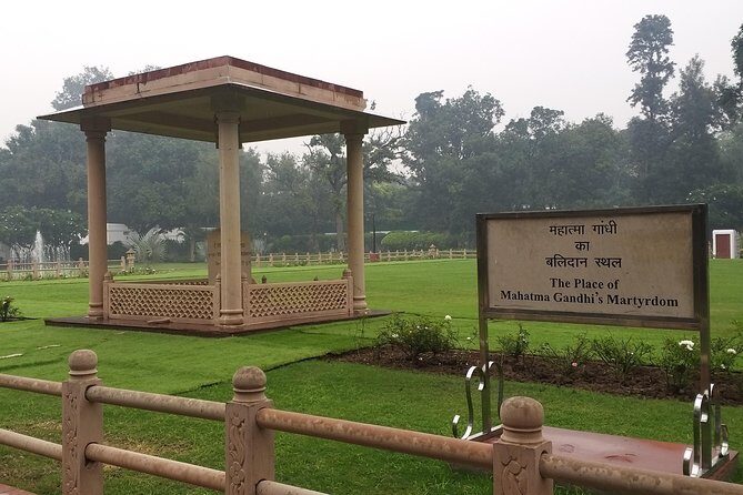 Full Day Tour of Delhi With Guide & Entrances - Qutub Minar: the one UNESCO stop you won’t rush