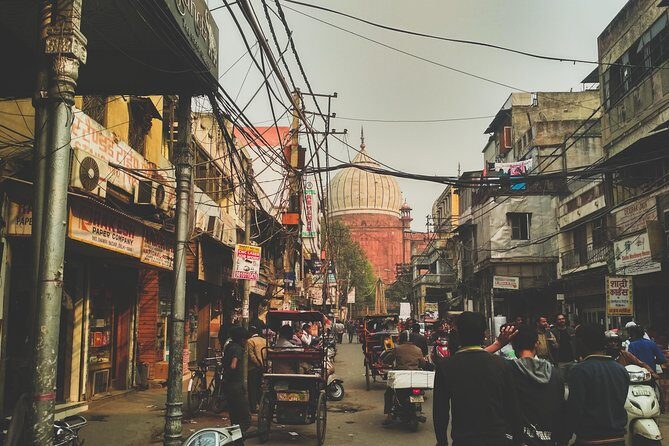 Full-Day Tour of Offbeat Old and New Delhi with Hotel Pick Up - Jama Masjid courtyard: Mughal Delhi in red sandstone