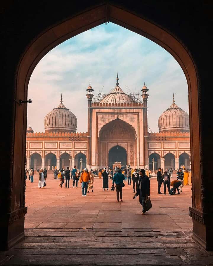 Full Day Tour of Old & New Delhi with India Iconic Red fort - A Private, Landmark-Focused Day in Old and New Delhi