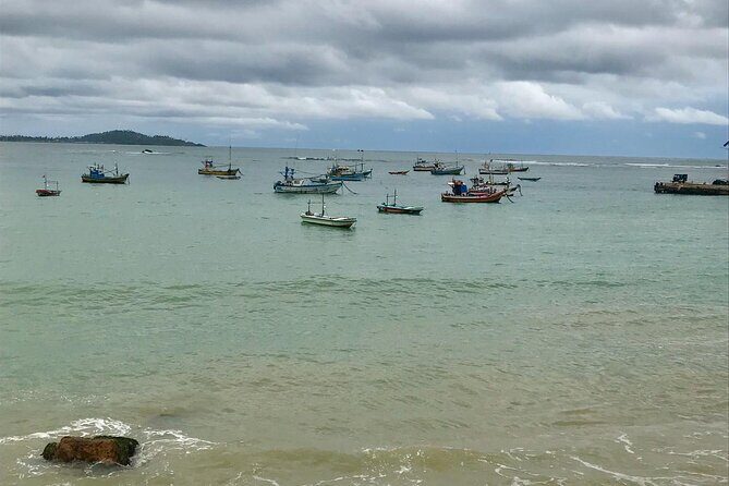 Galle Day Tour via Hikkaduwa Beach - Kande Viharaya Temple: big statue, short visit, strong atmosphere