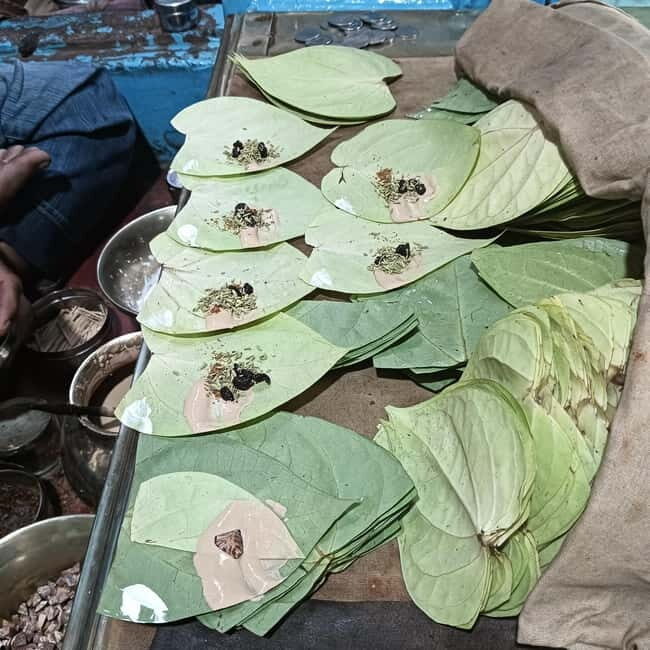 Ganga Aarti with Street Food Tour of Varanasi - The Guide + Chai Chat: English Support That Helps You Enjoy the Night