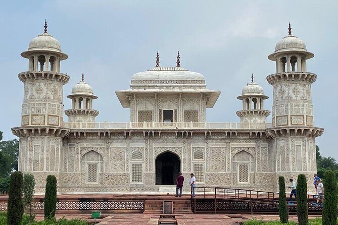 go Tajmahal tours - Taj Mahal: what you should actually look for in your 2-hour visit