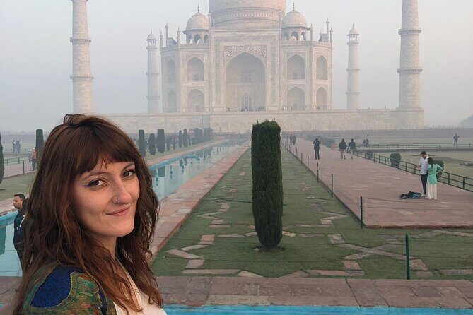 go Tajmahal tours - Agra Fort: why the Red Fort next door feels different