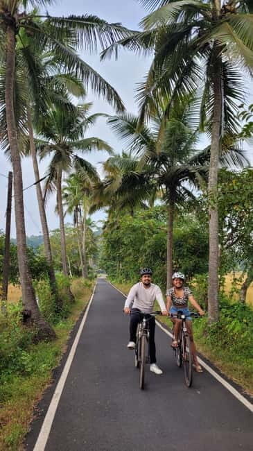 Goa: Chorao Island E-Bike guided Tour veg breakfast included - Getting to Chorao Island: the meeting point and the ferry rhythm