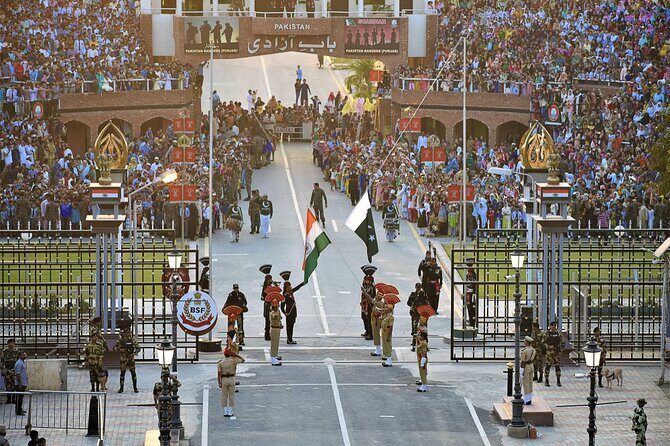 Golden Temple and Wagah Border Private Tour with Punjabi Lunch - Golden Temple (Harmandir Sahib): the most important 2 hours of the day