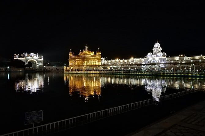 Golden Temple ( Private tour ) - Green Tree and the story behind holy water