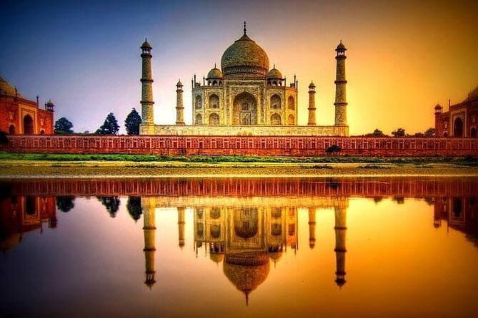 Golden Triangle India - The drive to Jaipur: starting your royal-era chapter