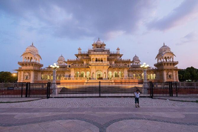Golden Triangle Tour 3 Days with Accommodation & Entrance fee - Day 1 in Delhi: India Gate, Lotus Temple, and Qutub Minar