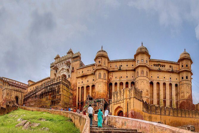 Golden Triangle Tour 3 Nights 4 Days : { Taj Mahal at Sunrise } - Delhi on Day 1: Old Delhi, Qutb Minar, Humanyu Tomb, India Gate