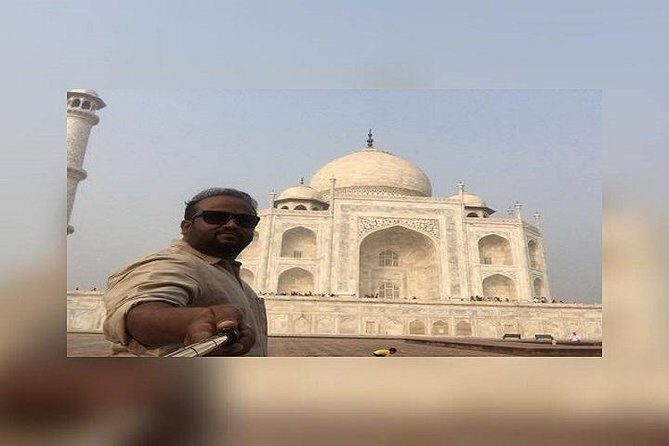 Golden Triangle Tour 5 Night 6 Days - Day 2 in Delhi: Jama Masjid, Red Fort, and a local bazaar stop