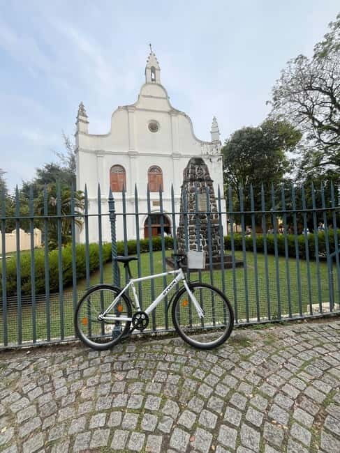 Good Morning Kochi Bicycle Tour - The Big Hindu Temple View (From Outside) and Why That Works