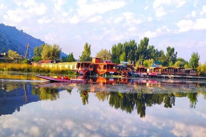 Group Kashmir Deluxe Tour & Tailored Ex Srinagar - Day 5 Dal Lake houseboat: shikara included, food included