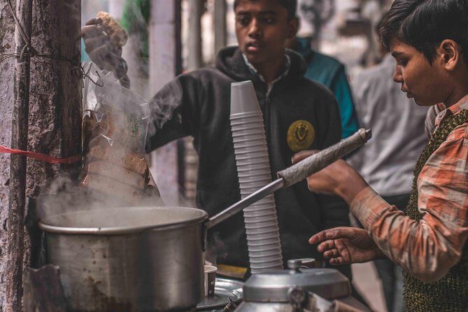 Guided 3‑hour rickshaw ride through Old Delhi with transfers - Chandni Chowk: Street Food Time and Shopping Where the Crowd Has a Reason