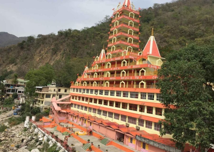 Guided Ashram Walk Tour in Rishikesh with a local - Your 2-hour path: Beatles Ashram, Parmarth Niketan, Sivananda