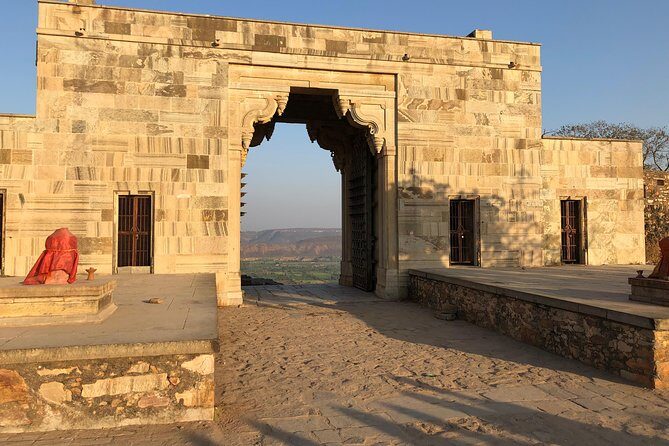 Guided Chittorgarh Fort Day Tour from Udaipur With Lunch - Getting the most out of the guide time