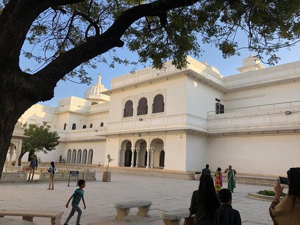 Guided Chittorgarh Fort Day Tour from Udaipur With Lunch - 9am pickup and the 8-hour schedule: plan your energy