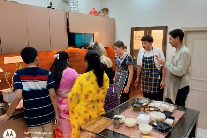 Guided City Tour + Cooking Class & Dinner - Pink City Walking and Albert Hall Museum: Colorful Streets, Formal Art