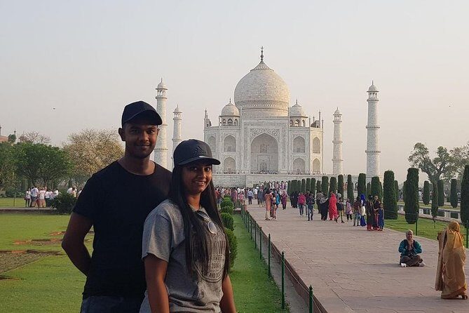 Guided Day Trip from Delhi to Agra & Fatehpur Sikri - Agra Fort: Mughal Royal Power in an Hour