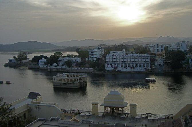 Guided Ghat Walk Experience with Boat Ride in Udaipur with a local - Udaipur’s ghats and lake views: the real reason this tour works