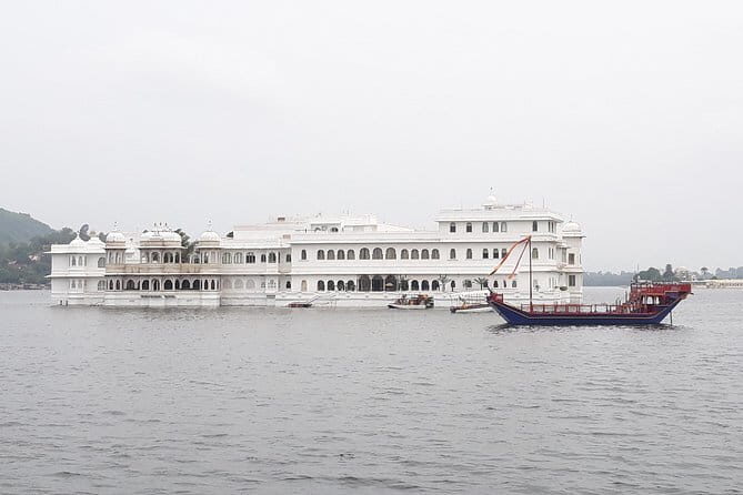 Guided Ghat Walk Experience with Boat Ride in Udaipur with a local - Meeting at Ambrai Ghat: where the walk starts and how to set expectations